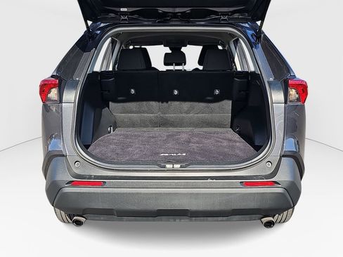 Used 2021 Toyota RAV4 LE w/ Carpet Mat Package (TMS) AWD/4WD image 21