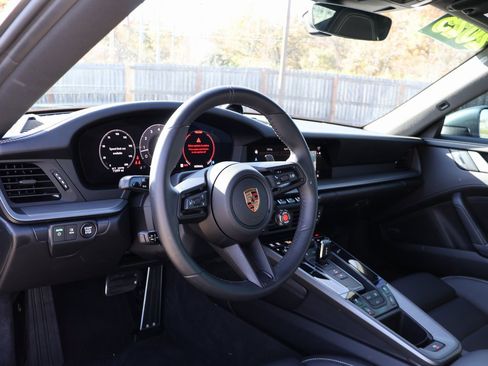 Used 2025 Porsche 911 Carrera image 4