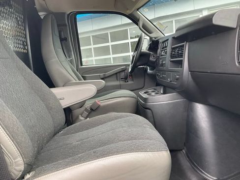 Used 2025 Chevrolet Express 2500 w/ Driver Convenience Package RWD image 8