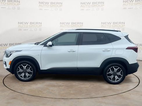Used 2021 Kia Seltos EX AWD/4WD image 2