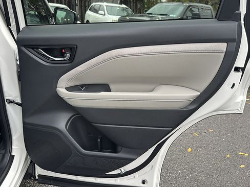 Certified 2025 Subaru Forester Limited w/ Protection Package (1PH) image 27