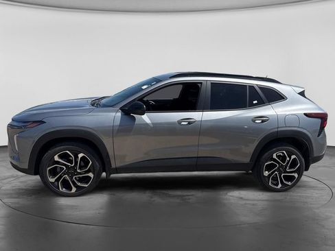 Used 2025 Chevrolet Trax RS w/ Driver Confidence Package FWD image 9