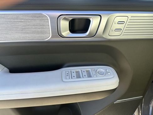 Used 2024 Hyundai Santa Fe Calligraphy image 3