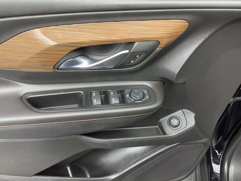 Used 2020 GMC Terrain SLE w/ Driver Convenience Package image 11