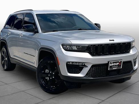 Used 2025 Jeep Grand Cherokee Limited w/ Black Appearance Package RWD image 3