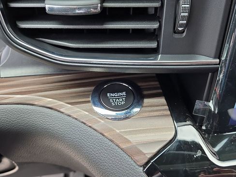 Used 2024 Ford Explorer Limited w/ Limited Technology Package image 15