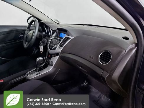 Used 2014 Chevrolet Cruze LT image 25
