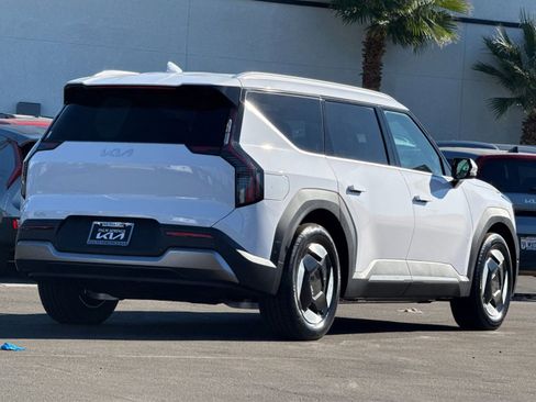 New 2026 Kia EV9 Wind image 25