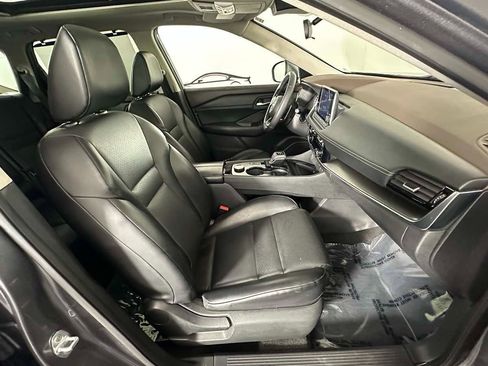 Used 2022 Nissan Rogue SV w/ SV Premium Package image 27