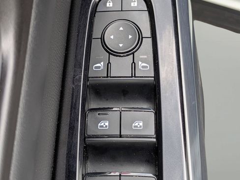 Used 2022 Nissan Pathfinder SL FWD image 16