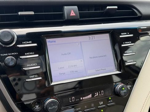 Used 2018 Toyota Camry XLE FWD image 22