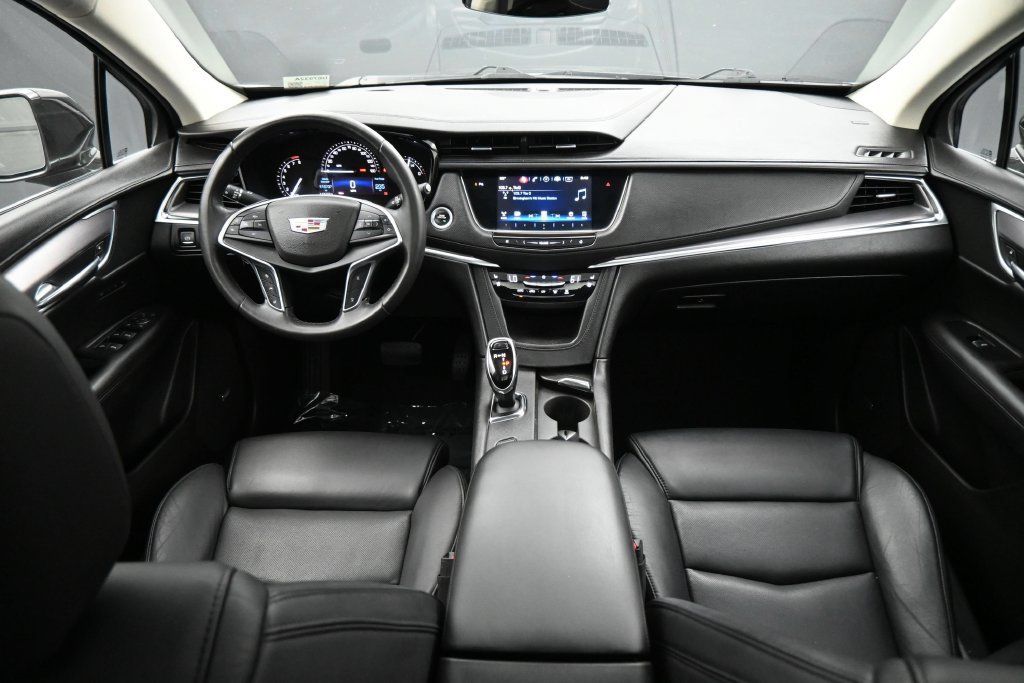 Used 2017 Cadillac XT5 Premium Luxury FWD image 4