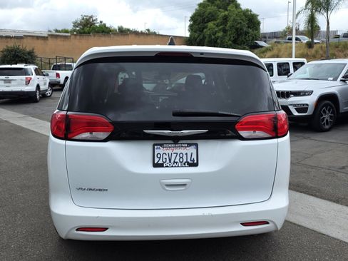 Certified 2023 Chrysler Voyager LX image 4