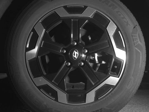 Used 2025 Hyundai Santa Fe SEL FWD image 17