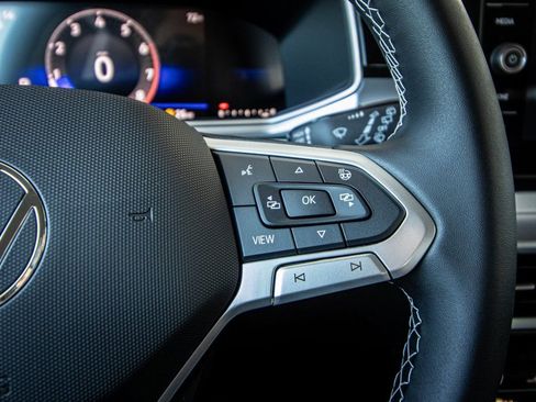 New 2026 Volkswagen Taos SE image 34