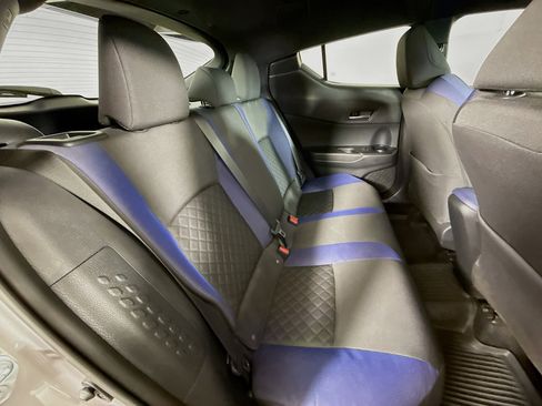 Used 2020 Toyota C-HR XLE image 32