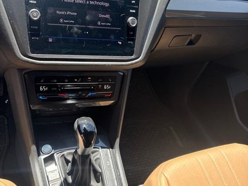 Used 2022 Volkswagen Tiguan SE FWD image 6