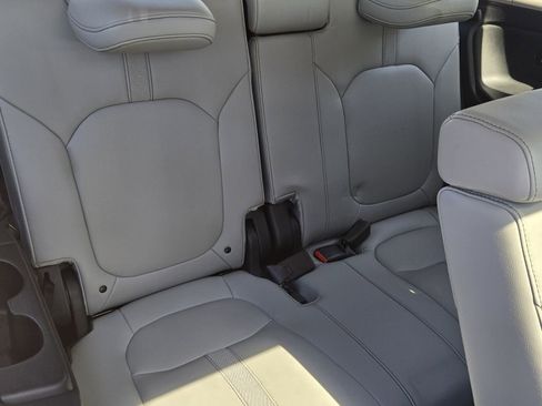 Certified 2023 Honda Pilot Touring image 18