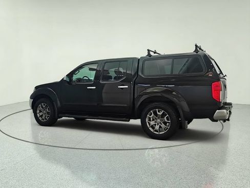 Used 2015 Nissan Frontier SL w/ Moonroof Package AWD/4WD image 4