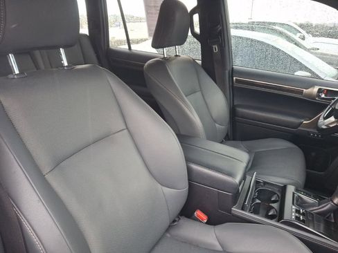Used 2020 Lexus GX 460 Premium w/ Premium Package image 14