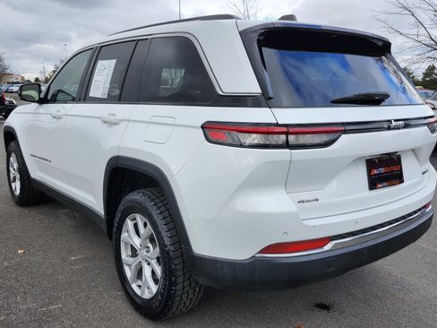 Used 2023 Jeep Grand Cherokee Limited image 16