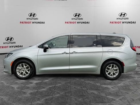 Used 2023 Chrysler Voyager LX FWD image 6