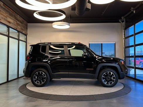 Used 2023 Jeep Renegade Trailhawk w/ Trailhawk Elite Group image 2