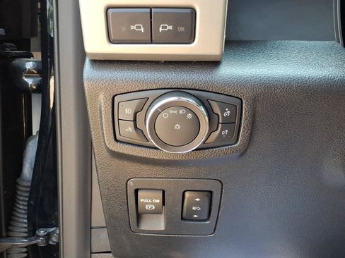 Used 2018 Ford F150 Lariat w/ Equipment Group 502A Luxury AWD/4WD image 17