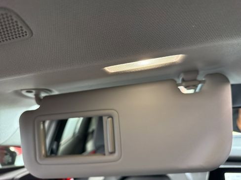 Used 2025 Toyota Prius Plug-In Hybrid image 44