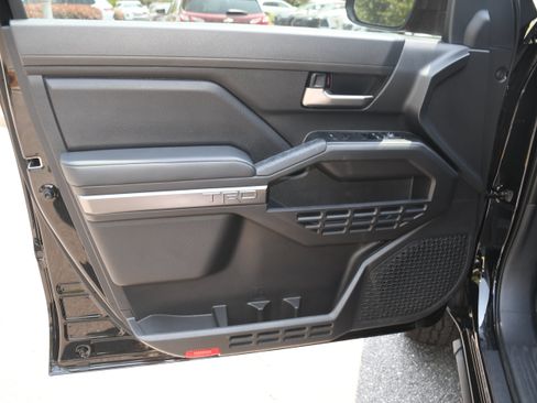 Certified 2025 Toyota Tacoma TRD Off-Road AWD/4WD image 9