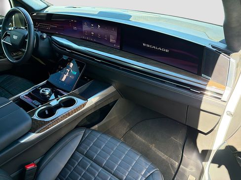 Used 2025 Cadillac Escalade Sport Platinum image 15