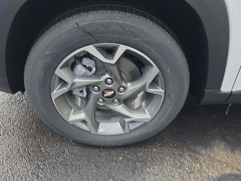 New 2025 Chevrolet Trax LT w/ Driver Confidence Package image 9