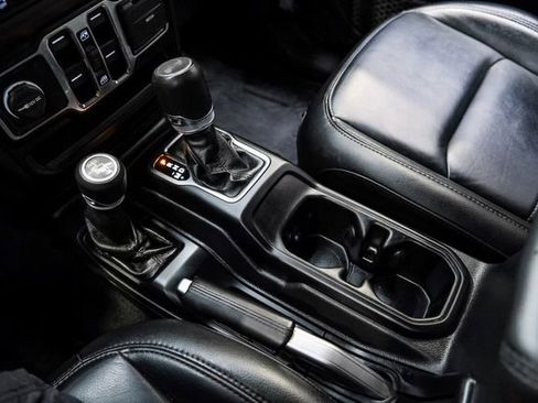 Used 2022 Jeep Wrangler Unlimited Sahara AWD/4WD image 57
