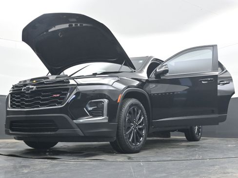 Used 2022 Chevrolet Traverse RS FWD image 39