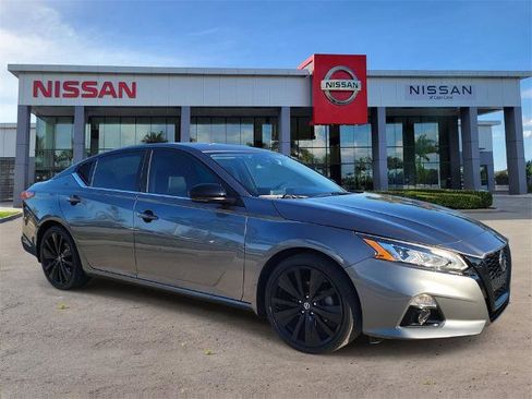 Certified 2022 Nissan Altima 2.5 SR w/ Midnight Edition Package image 2