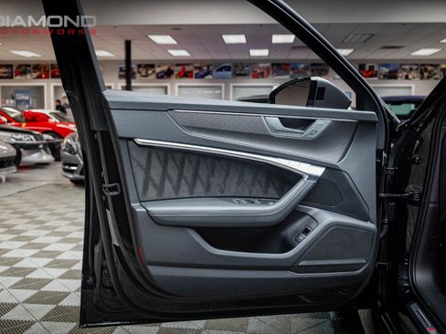 Used 2024 Audi RS 6 performance image 13