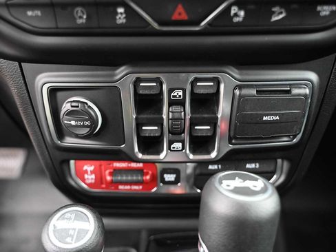 Used 2020 Jeep Wrangler Unlimited Rubicon w/ Dual Top Group AWD/4WD image 21