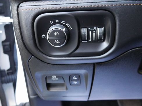 Used 2020 RAM 1500 Longhorn image 11