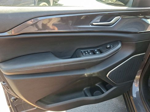 Certified 2022 Jeep Grand Cherokee Laredo w/ Luxury Tech Group I image 13