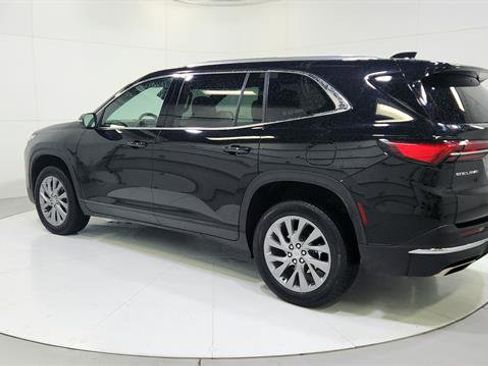 Used 2025 Buick Enclave Preferred image 6