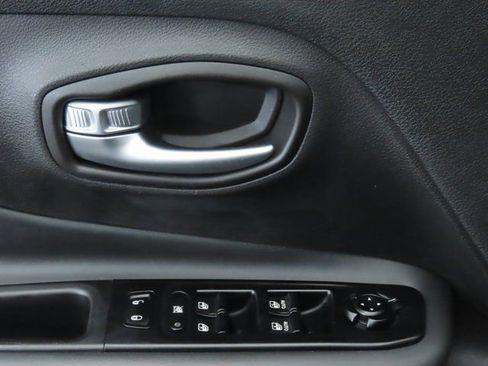 Used 2022 Jeep Renegade Trailhawk image 24