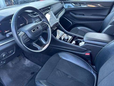 Used 2021 Jeep Grand Cherokee L Laredo image 12