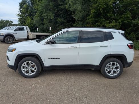 Used 2024 Jeep Compass Latitude AWD/4WD image 14