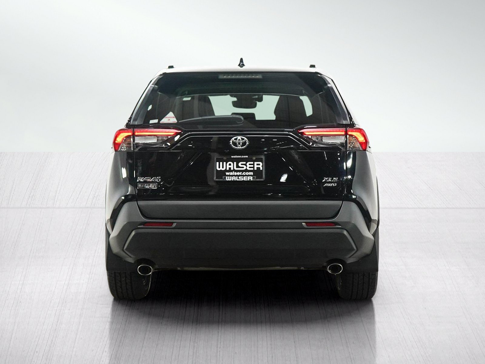 Used 2023 Toyota RAV4 XLE Premium AWD/4WD image 4