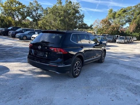 Used 2020 Volkswagen Tiguan SE w/ Panoramic Sunroof Package image 4