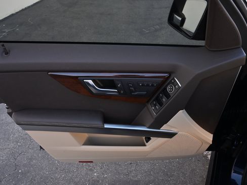 Used 2015 Mercedes-Benz GLK 350 2WD image 34