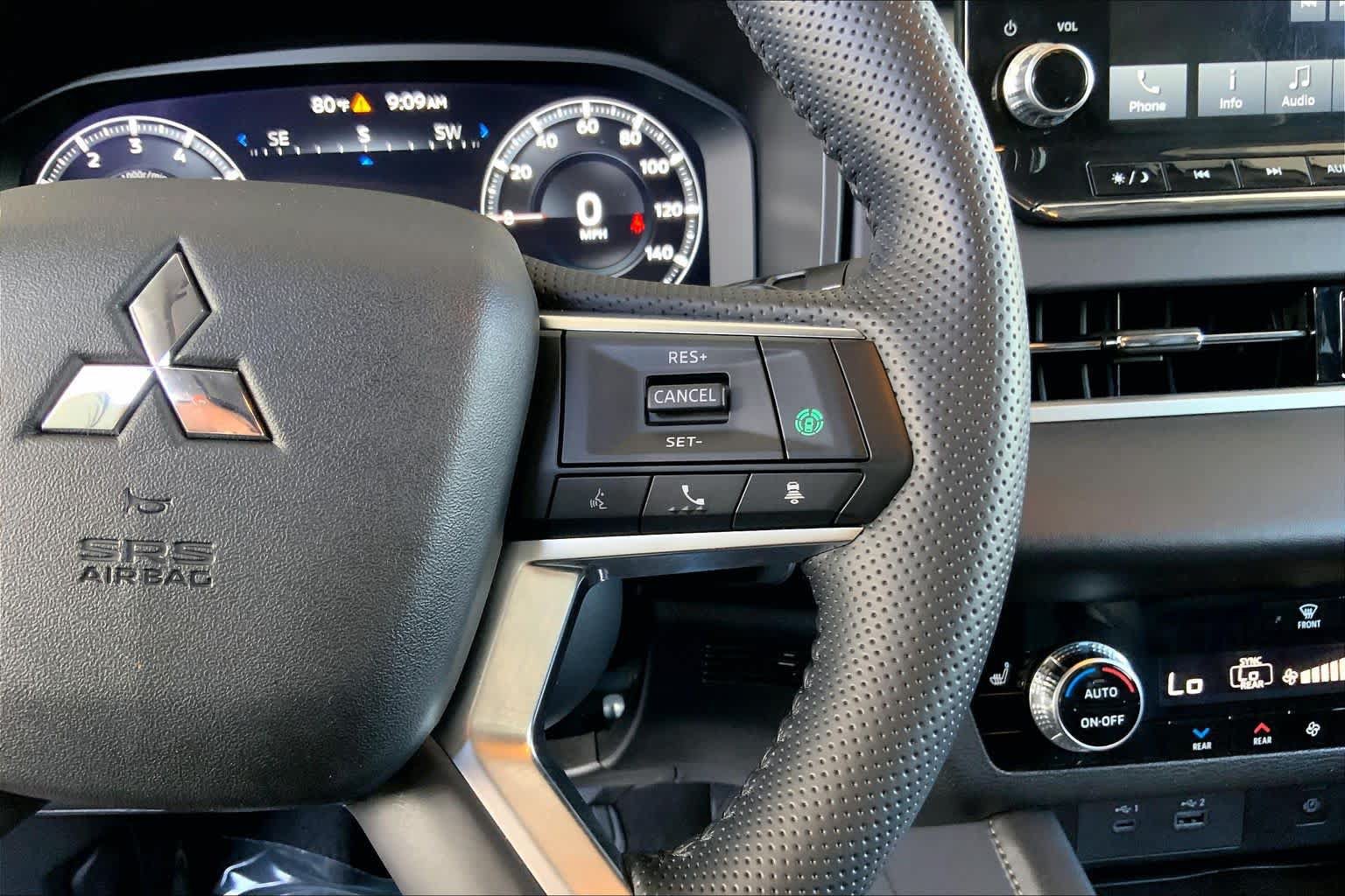 Used 2024 Mitsubishi Outlander SEL FWD image 25