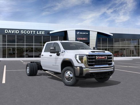 New 2026 GMC Sierra 3500 Pro AWD/4WD image 1