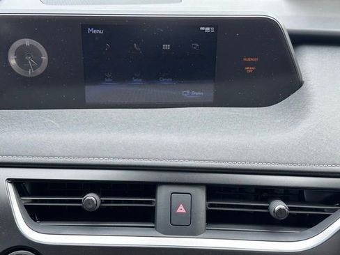Used 2022 Lexus UX 200 w/ Premium Package image 15