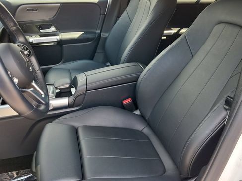 Used 2022 Mercedes-Benz GLB 250 4MATIC w/ Premium Package Lite image 13